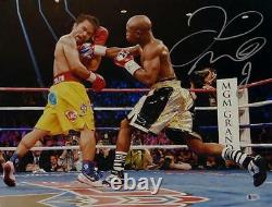 Floyd Mayweather Autographed 16x20 vs Pacquiao Photo- Beckett Auth