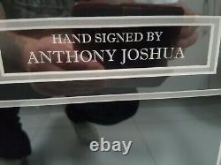 Anthony Joshua & Floyd Mayweather Main Signée Gant De Boxe Dans La Vitrine
