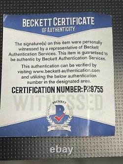 Floyd Mayweather Jr. A signé un gant noir Everlast avec certificat d'authenticité Beckett et boîtier d'affichage.