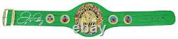 Floyd Mayweather Jr. a signé la ceinture de boxe verte de taille champion du monde.