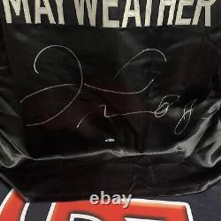 Floyd Mayweather Jr. a signé la robe Pretty Boy noire et argentée autographiée BAS