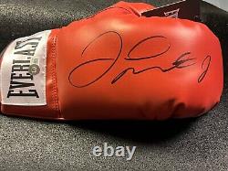 Floyd Mayweather Jr. a signé le gant de boxe Everlast rouge noir Auto Beckett BAS RH.