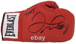 Floyd Mayweather Jr. a signé un gant de boxe rouge Everlast avec TMT