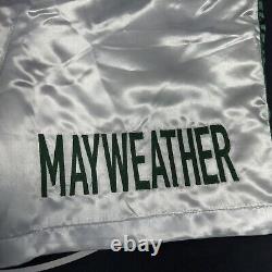 Floyd Mayweather a signé des troncs de boxe noirs et argentés avec une inscription AUTO Beckett