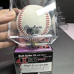 Floyd Mayweather a signé officiellement une balle de baseball MLB avec certificat d'authenticité.