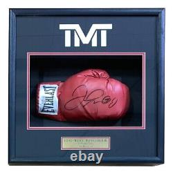 Gant de boxe Everlast rouge signé par Floyd Mayweather Jr dans un cadre d'ombre BAS ITP