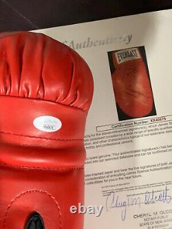 Gant de boxe à double signature de Floyd Mayweather Jr. et Marcos Chino Maidana, avec certificat d'authenticité JSA LOA.