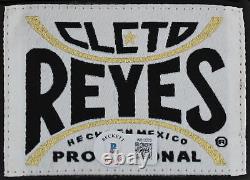 Gant de boxe noir Cleto Reyes authentique signé par Floyd Mayweather, attesté par BAS.