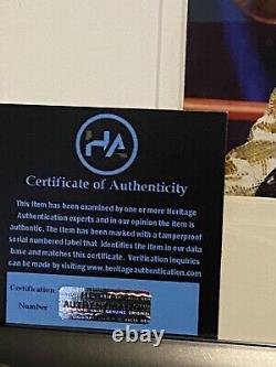 Gant signé de Floyd Mayweather Jr. et photo 8 x 10 signée avec certificat d'authenticité (CoA)