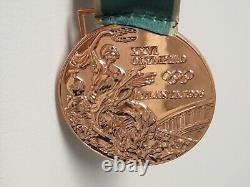 Médaille de bronze autographiée et signée par Floyd Mayweather aux Jeux Olympiques de 1996 aux États-Unis, PSA AL2.