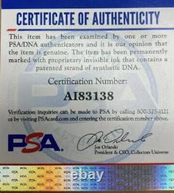 Photo autographiée de Floyd Mayweather Jr. (8x10) contre Conor McGregor encadrée avec certificat d'authenticité PSA.