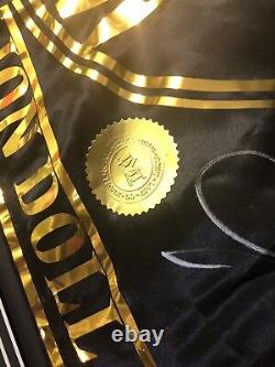 Shorts de boxe signés Floyd Mayweather V Conor McGregor avec preuve de photo COA